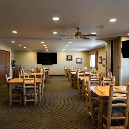 Pinedale Hotel & Suites