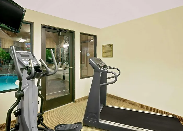 & Hotel 2*