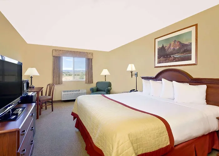 Hotel &
