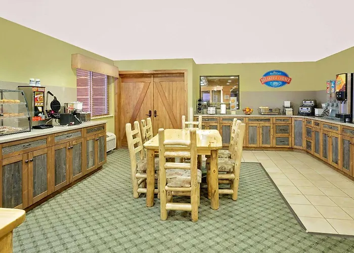 & Hotel Pinedale