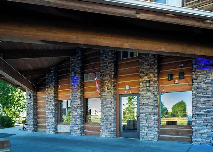 Hotel & Pinedale